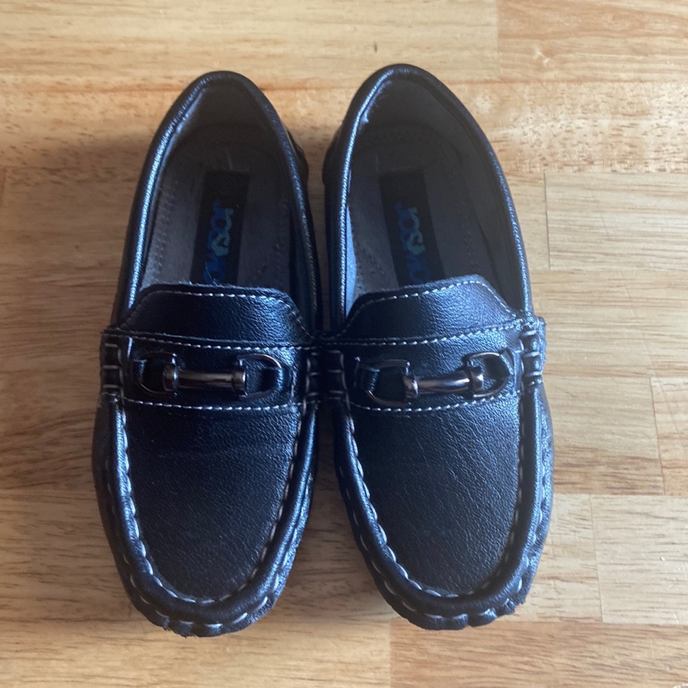 Black dress shoes size 10 toddler.